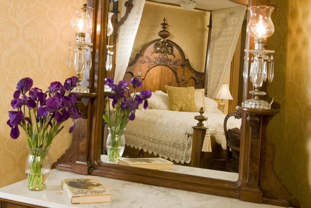 هانيبال Garth Woodside Mansion Bed And Breakfast الغرفة الصورة